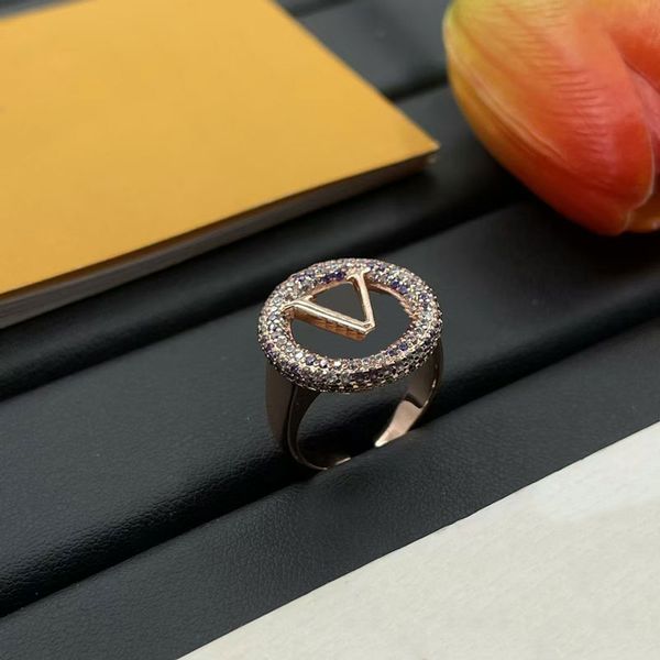 Designer Ring Klassische Mode -Diamantring Frauen Ring Titanium Stahl Gravures Buchstabenmuster Ring Gelbgold Verlobungsring Öffnen Bandringe Klingel