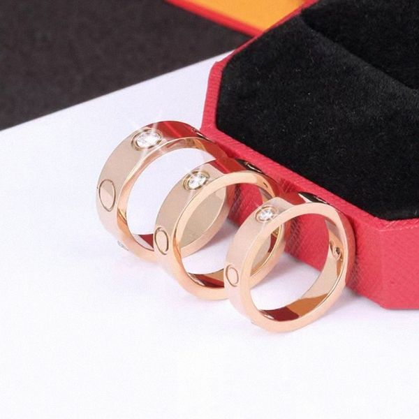 Anello di coppia classico di lusso Bracciale unisex di design Vite Lega di acciaio Oro sbiadito Gioielli di moda per unghie Acciaio inossidabile placcato Argento Cristallo Amore