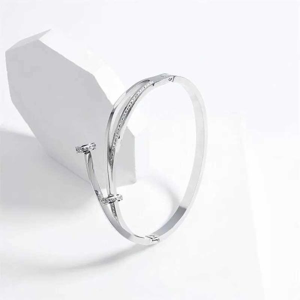 Charm Braceletts Luxus einzigartiger Doppelkristallnagelkopfkreuz Edelstahl Armband für Frau Love Hochzeitsgeschenk Armreifen Schmuck Schmuck
