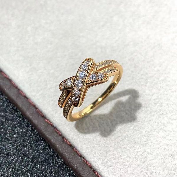 Ringdesigner Ring Luxusschmuck Ringe für Frauen Alphabet Diamant Design Geschenk Schmucktemperament Vielseitige Ringe überqueren die Ringe Geschenk sehr schön
