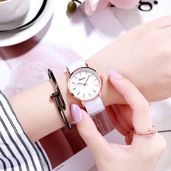 Wholesale White Nylon Belt Quartz Ladies Guarda Female Simple Fresh Girl Watches Analog Classic Domens Orologi da polso 238Z 238Z