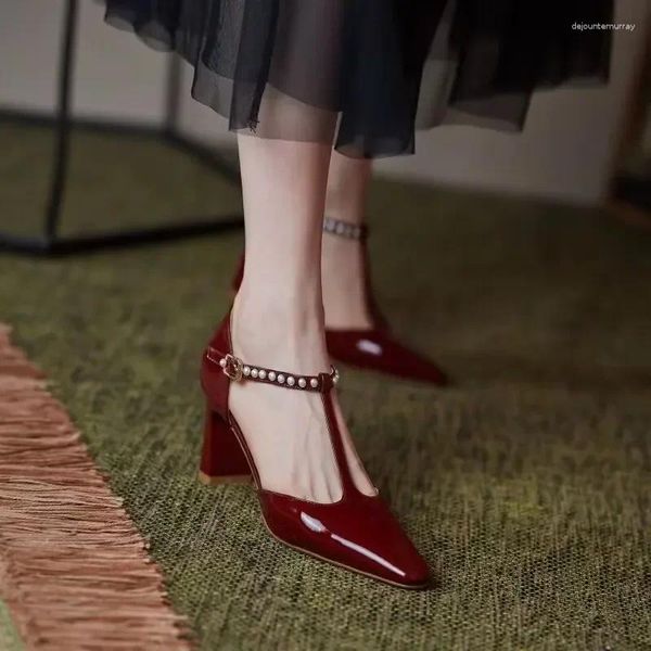Scarpe eleganti Tacchi alti rossi vino francese per strisce di perline stile femminile con gonna abbinata primavera estate e autunno che indossa sandali 7 cm
