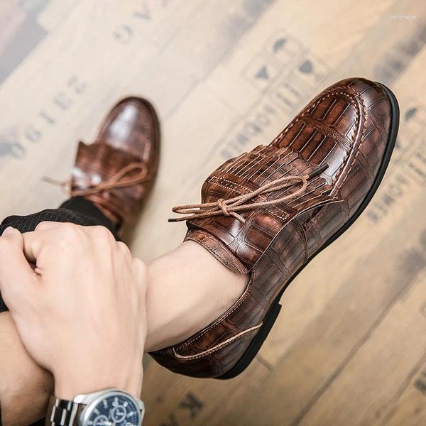 Freizeitschuhe Plus Größe 38-48 Männer Leder Quaste Loafer Spitzschuh Britischer Stil Vintage Carving Wingtips Brogues Slip On Flats