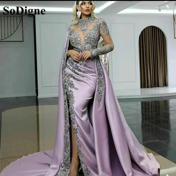 Partykleider SoDigne Lila Arabischer Abend mit Umhang Stehkragen Spitze Perlen Side Split Satin Langarm Abendkleid Kleid