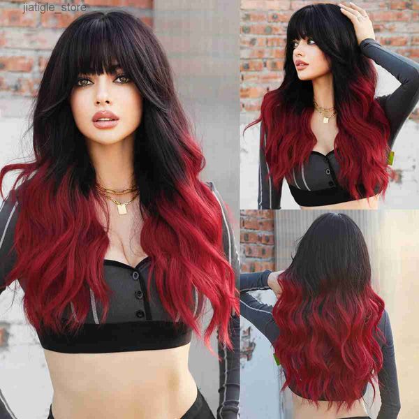 Perucas sintéticas NAMM LONG LONG WAVY ombre preto a vermelho peruca para mulheres diárias Party Cosplay Party Synthetic Lavender Hair Wig com franjas fofas resistentes ao calor Y240401