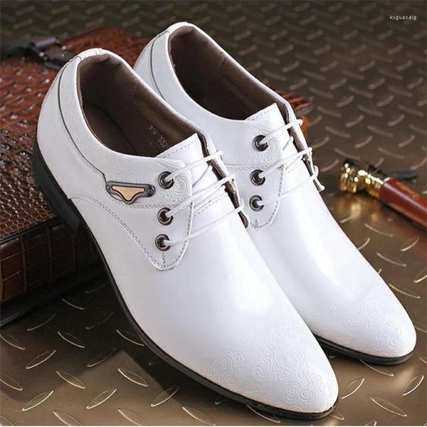 Sapatos de vestido 2024 Moda Homens Branco Festa de Casamento Couro Britânico Homem Casual Oxfords Mens Lace-Up Business Office