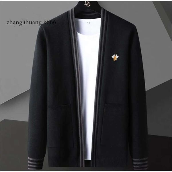 Männer Stickerei 2024 Bee Pullover Strickjacke Koreanische Casual Mantel Elegante Männer 2021 Herbst Trend Abrigo Hombre Kleidung