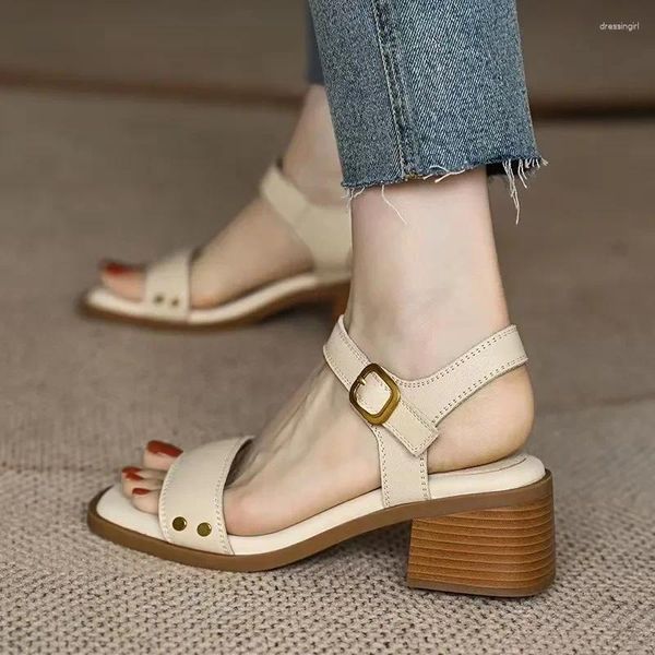 Sapatos de vestido grosso com sola rebite aberto dedo do pé cruz uma linha fivela moda tudo confortável antiderrapante sandálias resistentes ao desgaste mulheres