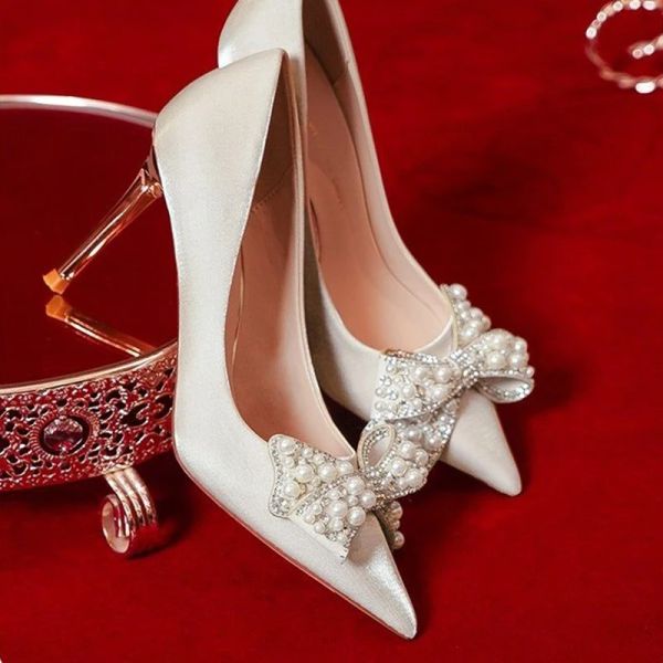 Botas de luxo Pearl Bowknot Wedding Bridal Shoes para Mulheres 2023 Sexy Sapatos Sexy Pontos do Steleto Salto