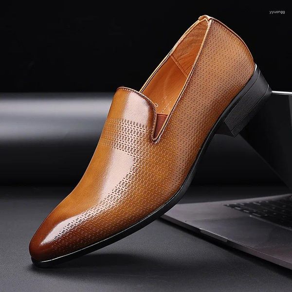 Sapatos de vestido homens 2024 primavera moda negócios calçados de casamento homem confortável design de couro formal estilo europeu