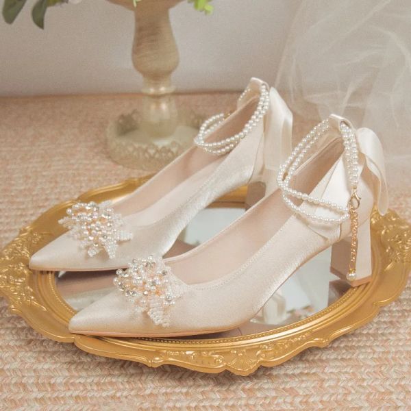 BOMBAS Frenchstyle Bride Damada de honra Sapatos brancos pérolas estiletto salto alto sapatos de casamento para mulheres