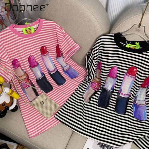 Mulheres Camisetas Moda Marca Batom Impresso T-shirt de Manga Curta Mulheres 2024 Primavera Verão Tipo Frisado Stripe Casual Tripulação Pescoço Top