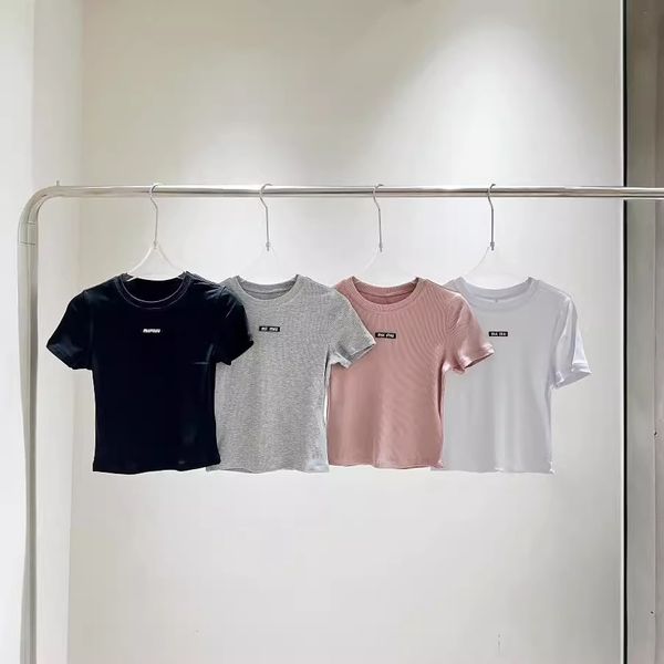 Roupas de grife feminino Camisa de designer de verão MIUI 2024 Uma camiseta curta versátil da moda de meninas pequenas fit mulheres