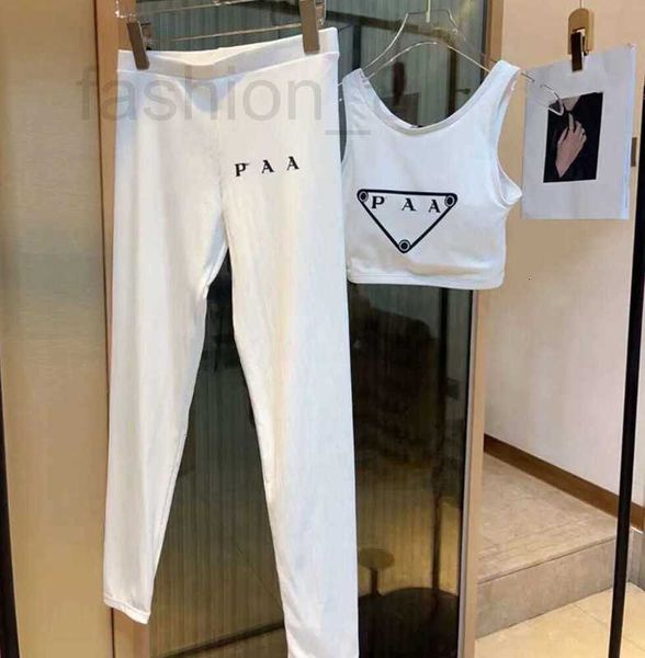 Tasarımcı Kadın Trailtsuits Yoga Kıyafetler Dikişsiz Set Moda Spor Salonu Spor Kıyafetleri Baskı Mektupları Sıradan koşu Nefes alabilen kadın beyaz ter takım elbise rm4w