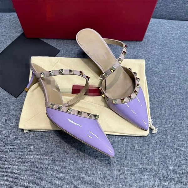 2024 designer de salto alto chinelos clássicos v marca mulheres sapatos de casamento 6cm 8cm 10cm salto fino apontado nu preto ouro prata sandália verão