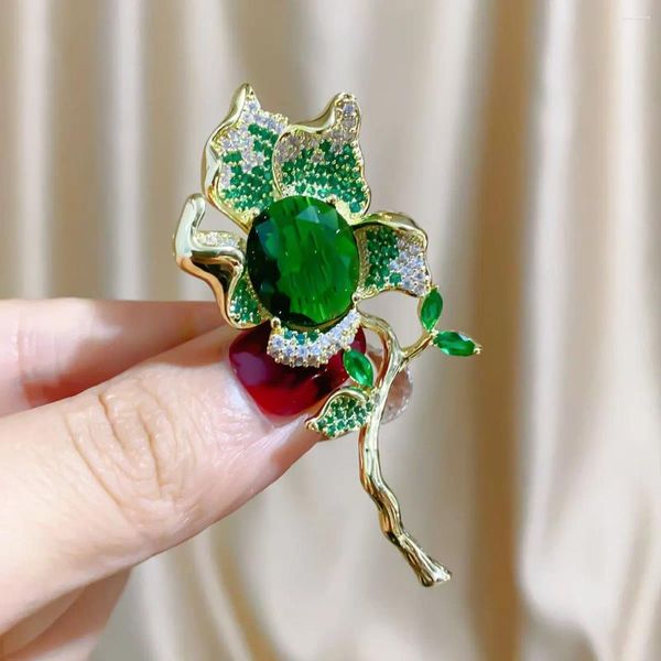 Spille SUYU Spilla a forma di fiore con zirconi verdi di lusso Accessori per abiti vintage Spilla da donna Regalo di festa