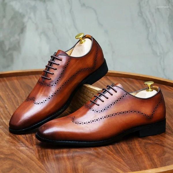 Scarpe eleganti da uomo britannico da lavoro intagliato a blocchi moda piccola testa quadrata scarpa Oxford da uomo in vera pelle lucida fatta a mano