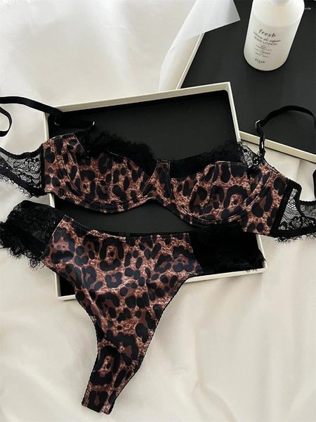 Set di reggiseni Set di biancheria intima francese Leopardo Anello d'acciaio sexy Anello in pizzo Triangolo Coppa Reggiseno Abiti brevi Moda vintage Push Up Lingerie Ins Aderente