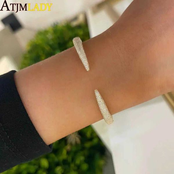 Corrente aberta tamanho ajustado banda micro pay cz cor dourada it out bling pulseira é adequada para mulheres clássicas simples joias de moda q240401