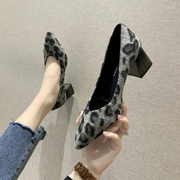 Scarpe eleganti leopardate pelose peluche a punta slip on punk tacco alto sexy surfista donne nude moda casual invernale