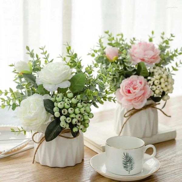 Fiori decorativi artificiali con piccolo vaso in ceramica Rose finte Piante Foglie di eucalipto Bacche Composizioni floreali Decorazioni per la casa