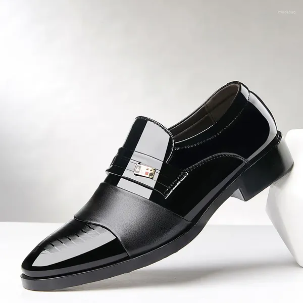 Sapatos de vestido de couro moda homens mocassins pontiagudos preto oxford respirável casamento formal