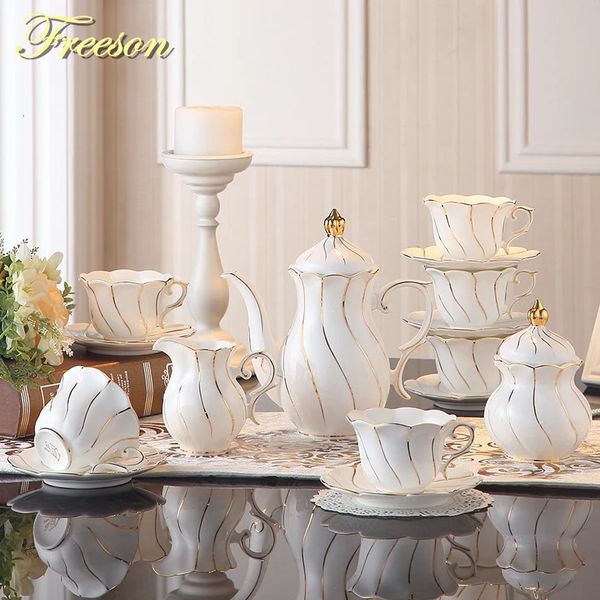 Set da caffè in porcellana Bone China con intarsi dorati Set da tè in porcellana Europa Pentola in ceramica Cremiera Zuccheriera Teiera Tazza da caffè Tazza da tè Articoli da caffè 240319