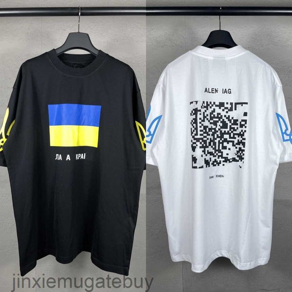 Versão correta da nova instituição de caridade da marca de moda parisiense B family 2024.Camiseta de manga curta impressa com código QR em tinta branca na frente e nas costas