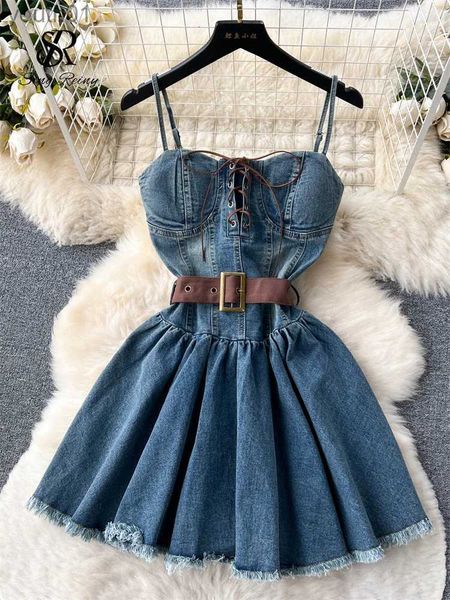 Temel gündelik elbiseler teker moda sokak kıyafeti denim elbise spagetti kayış çapraz dantel yukarı yay kemeri fermuarlı piled kadınlar Amerikan vintage mini yq240402