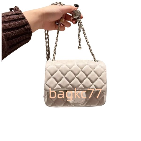 24ss Bolsa de Luxo Design Bolsa Feminina Bolsa Clássica Bola Dourada Quadrada Gorda Pequena Material de Pele de Cordeiro Prata Cadeia Flip Bag Super Versátil Um Deve