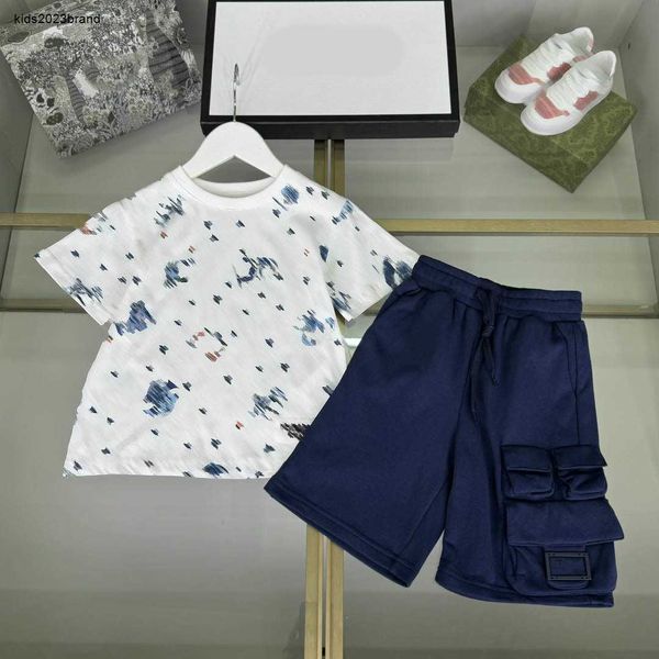 Neue Baby-Trainingsanzüge, Sommer-T-Shirt-Anzug, Kinder-Designerkleidung, Größe 100–160 cm, T-Shirt und Shorts mit fünfzackigem Sternmuster, 24. März