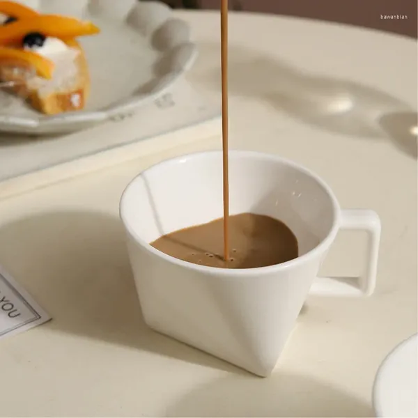 Креативные белые керамические треугольные кофейные кружки, чашка для завтрака, молока, послеобеденного чая, воды, фарфор нестандартного дизайна, 190 мл