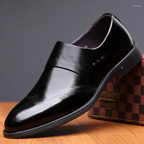 Sapatos de vestido estilista de couro masculino outono negócios casual estilo britânico baixo-top macio superfície inferior terno trabalho preto