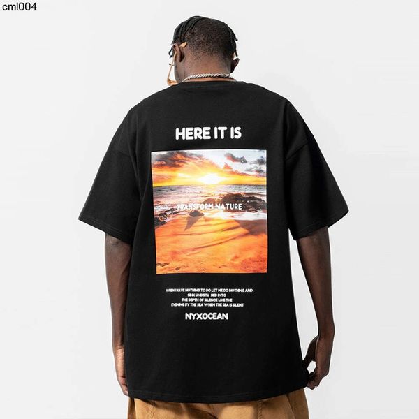 T-shirt piccola e popolare unisex in cotone sciolto a maniche corte da uomo Nostalgic Street Sunset Beach Scenery {category}