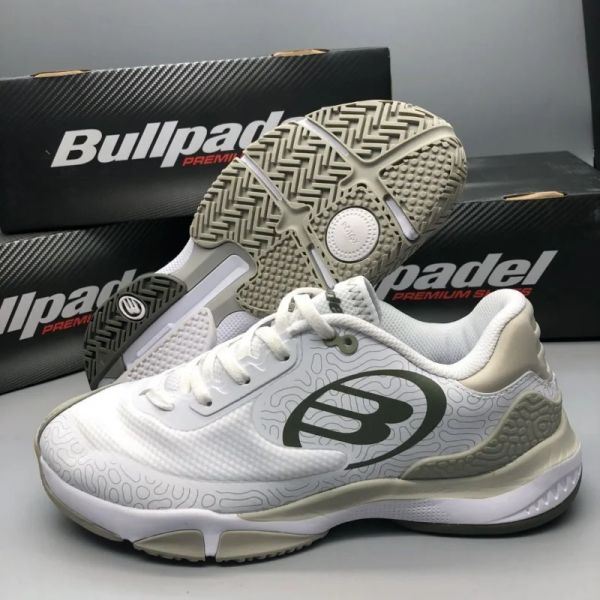 Badminton 2023 Nuove scarpe da badminton per donne marca di lusso da tavolo da pentola da pentola da tennis signore traspirabili scarpe sportive interne scarpe da tennis uomini