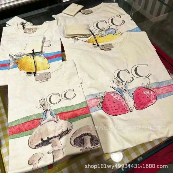 G Family's Peter Rabbit Co Branded Rabbit Fruit Print manga curta casual moda gola redonda unissex camiseta moderna