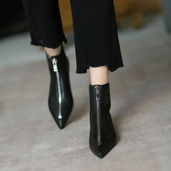 Botas de couro plana sapatos curtos para mulheres trabalham botas pretas calçadas femininas botas de tornozelo pontual de pé na venda de promoção frete grátis