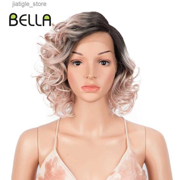 Synthetische Perücken Bella Lace Perücken Cosplay Kurzes lockiges Haar Synthetische Perücken Seite Spitze Teil Perücke 12 Zoll Rosa Perücken Hitzefaser für Frauen Y240401