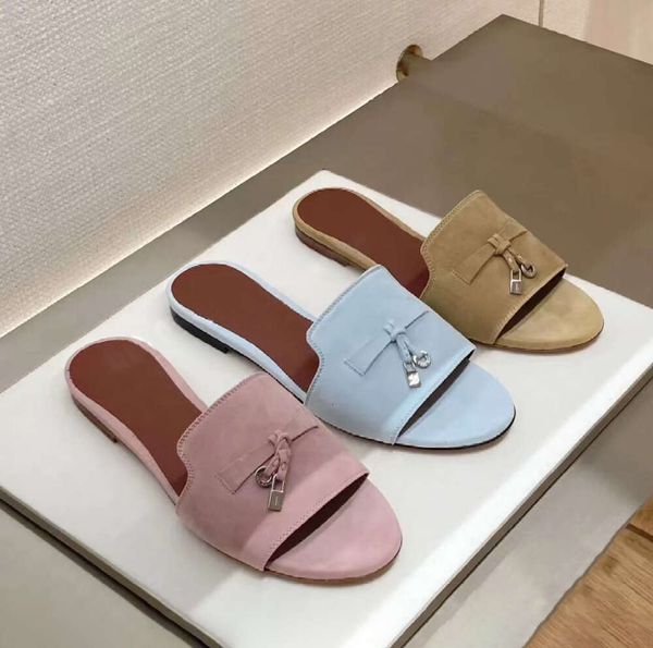 Verão ao ar livre slide sandália de alta qualidade luxo designer sliders moda loro encantos chinelo homens mulheres sapatos casuais vestido piana senhora couro plana loafer praia m543