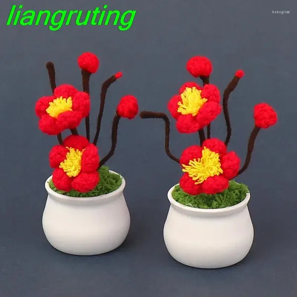 Flores decorativas chinês manual simulação tecelagem primavera festival ameixa ornamentos escritório em casa mini decoração atacado