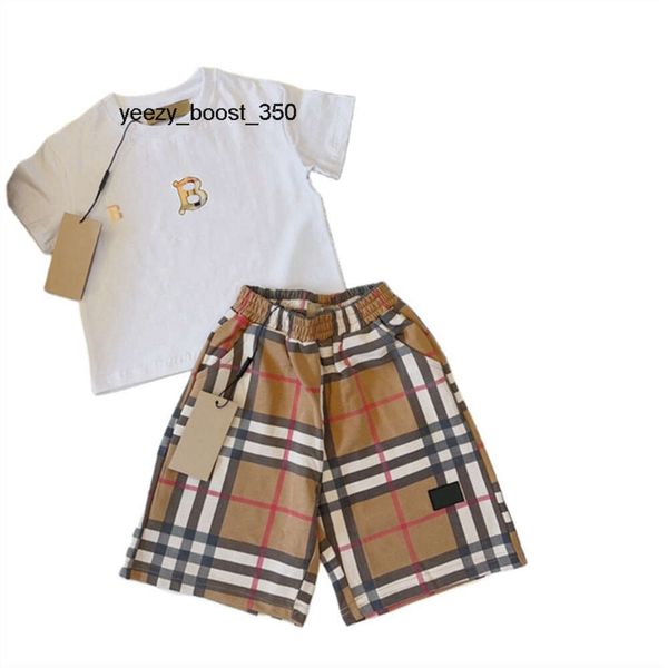 Burberrlies Luxury Kids Clothing Sets Sommer Jungen Mädchen Brief bedruckt kurzes T-Shirt Zwei-Stück-Designer-Marke Kinder 100 cm 150 cm H30