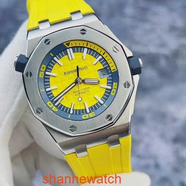 Famoso relógio de pulso AP Royal Oak Série 15710ST Raro Amarelo Limão e Azul Combinado com Relógio Mecânico Automático de Aço de Precisão de 300 metros de Mergulho Profundo