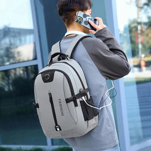 Mochila Back de grande capacidade Bolsa espaçosa de alta qualidade de viagem masculina Rucksack Trends Leisure Trends Light Man Mochila