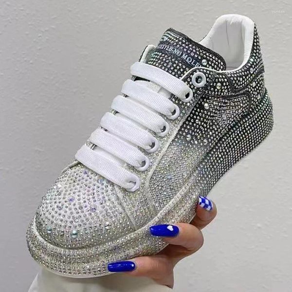 Sıradan ayakkabılar en kaliteli spor ayakkabı kadınları paten 2024 rhinestone loafers platform moda parlak kadınlar büyük boyut