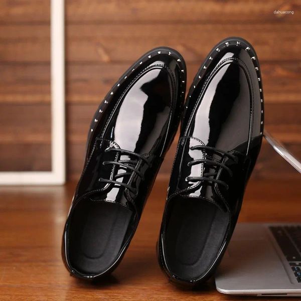 Sapatos casuais moda masculina vestidos de festa de casamento couro patente rendas sapato derby sapato jovem respirável calçados cavalheiro tênis zapatos