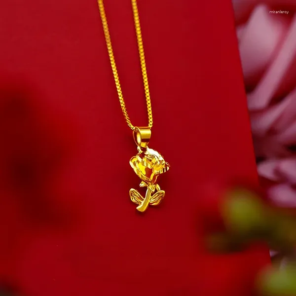 Ciondoli a forma di rosa Collana con pendente placcato oro giallo 24k per le donne Collane a catena con clavicola Regalo di gioielleria raffinata di San Valentino