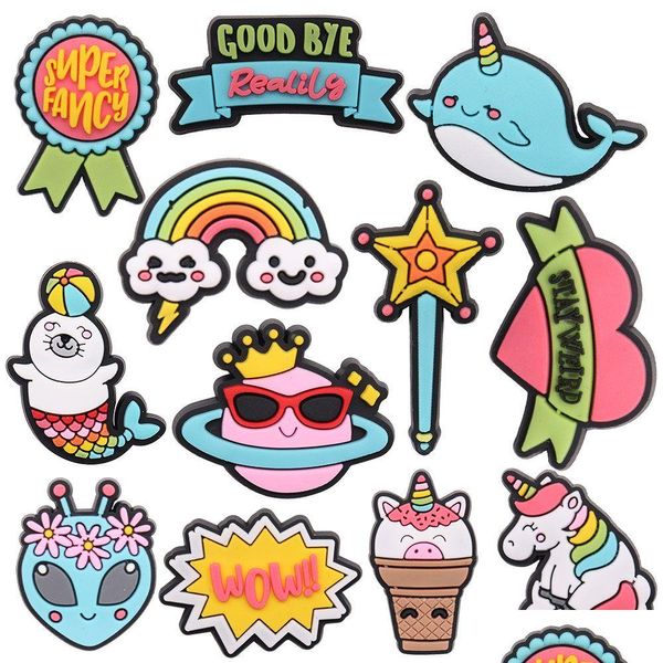 Schuhteile Zubehör Großhandel 100 Stück PVC Planet Herz Alien Pferd Wow Stay Weird Flower Whale Seal Regenbogen Garten Charms Kinder Dhho0