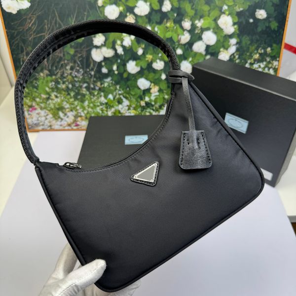 Designer-Tasche, Saffiano-Leder, Mini-Hobo-Handtasche, Unterarmtasche, drei in einem, 2005, Umhängetasche aus recyceltem Nylon, Umhängetasche, Luxustasche, Einkaufstasche, Geldbörse 02