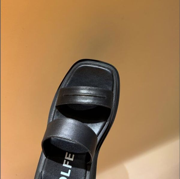 2024 Nuovi sandali con tacco alto da tavolo ad acqua NAKED WOLFE da donna