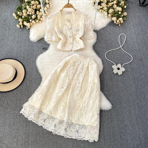 Çalışma Elbiseleri Yaz Dantel Elbise Setleri Kadınlar için Beyaz Çiçek Deli İnci Düğmesi Kısa Üstler A-line Mi Tul Tulle Tatlı Kabarcık Lüks